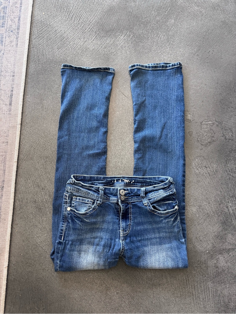 Wallflower Embroidered Back-Pocket Bootcut Jeans - Picture 3 of 4